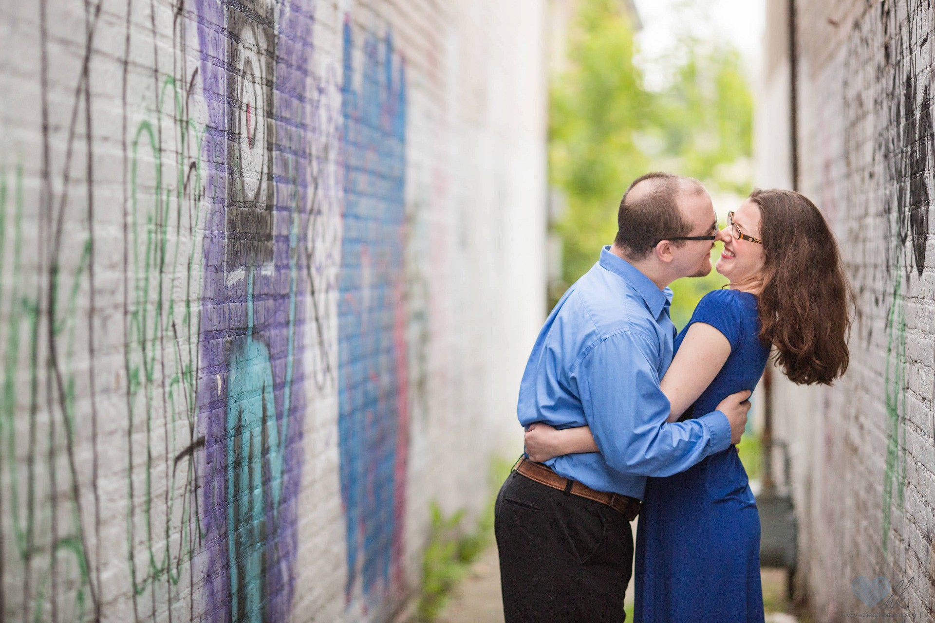 relaxed Grand Rapids engagement session at Ah-Nab-Awen park (3)