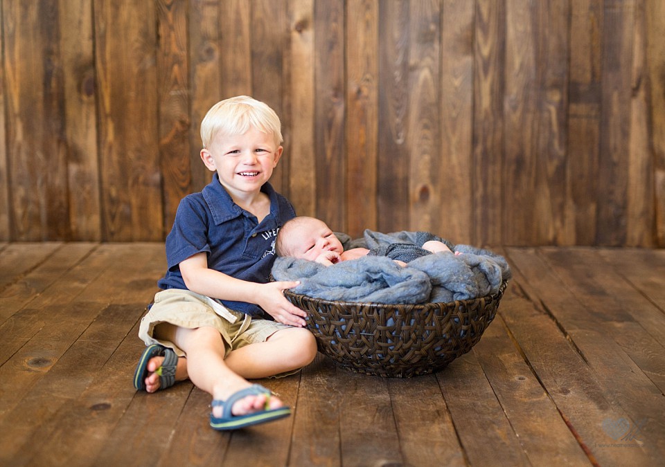 newborn photographs with sibling