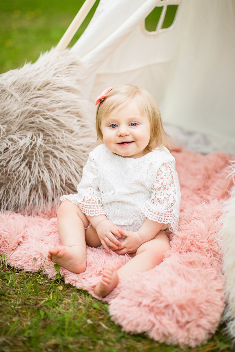 Teepee photo session with toddler