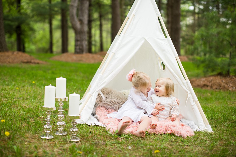 Teepee photo session with toddler