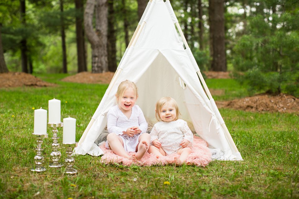 Teepee photo session with toddler sisters