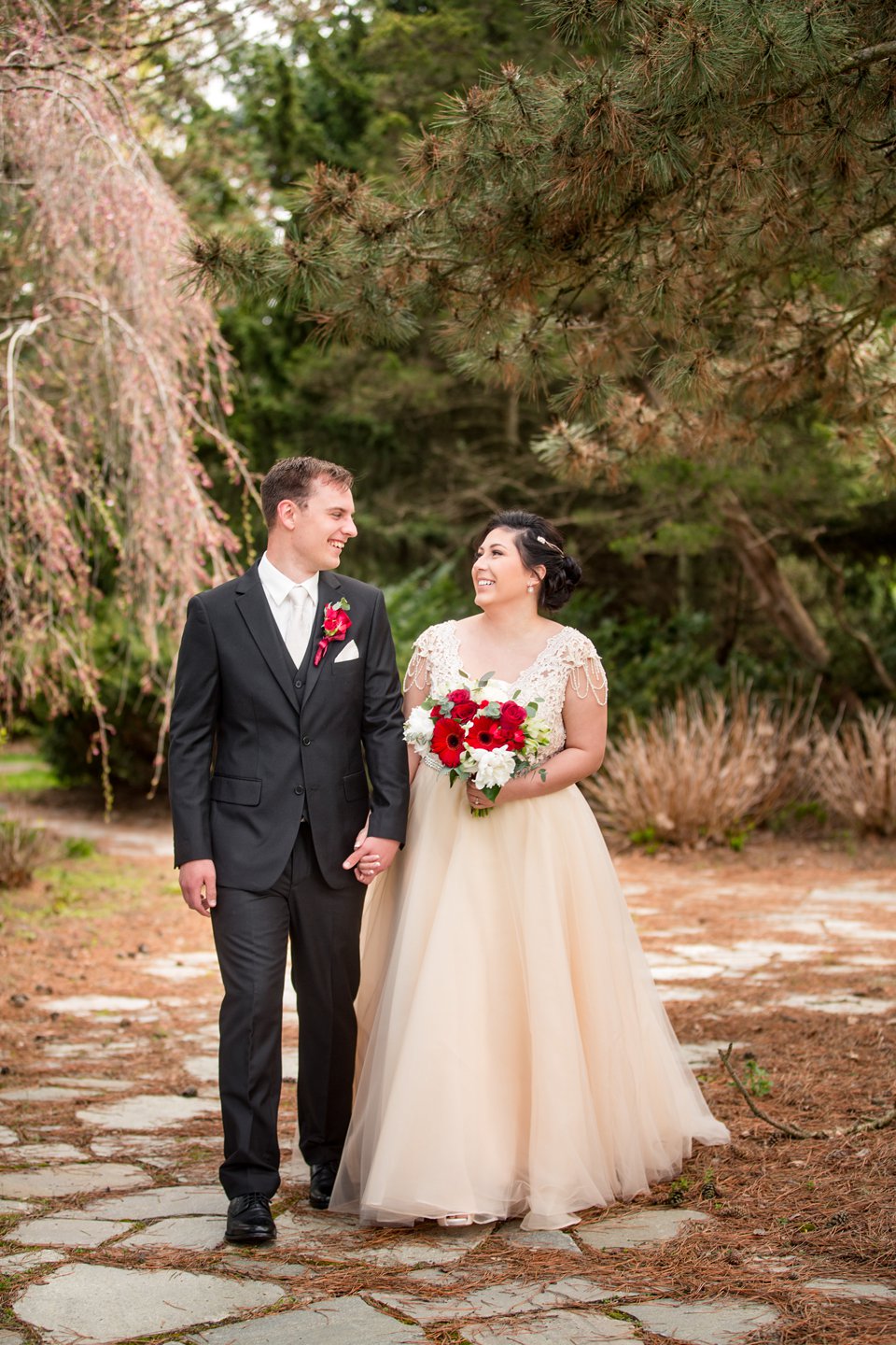 East Lansing MSU wedding photographs at the Lewis Landscape Arboretum