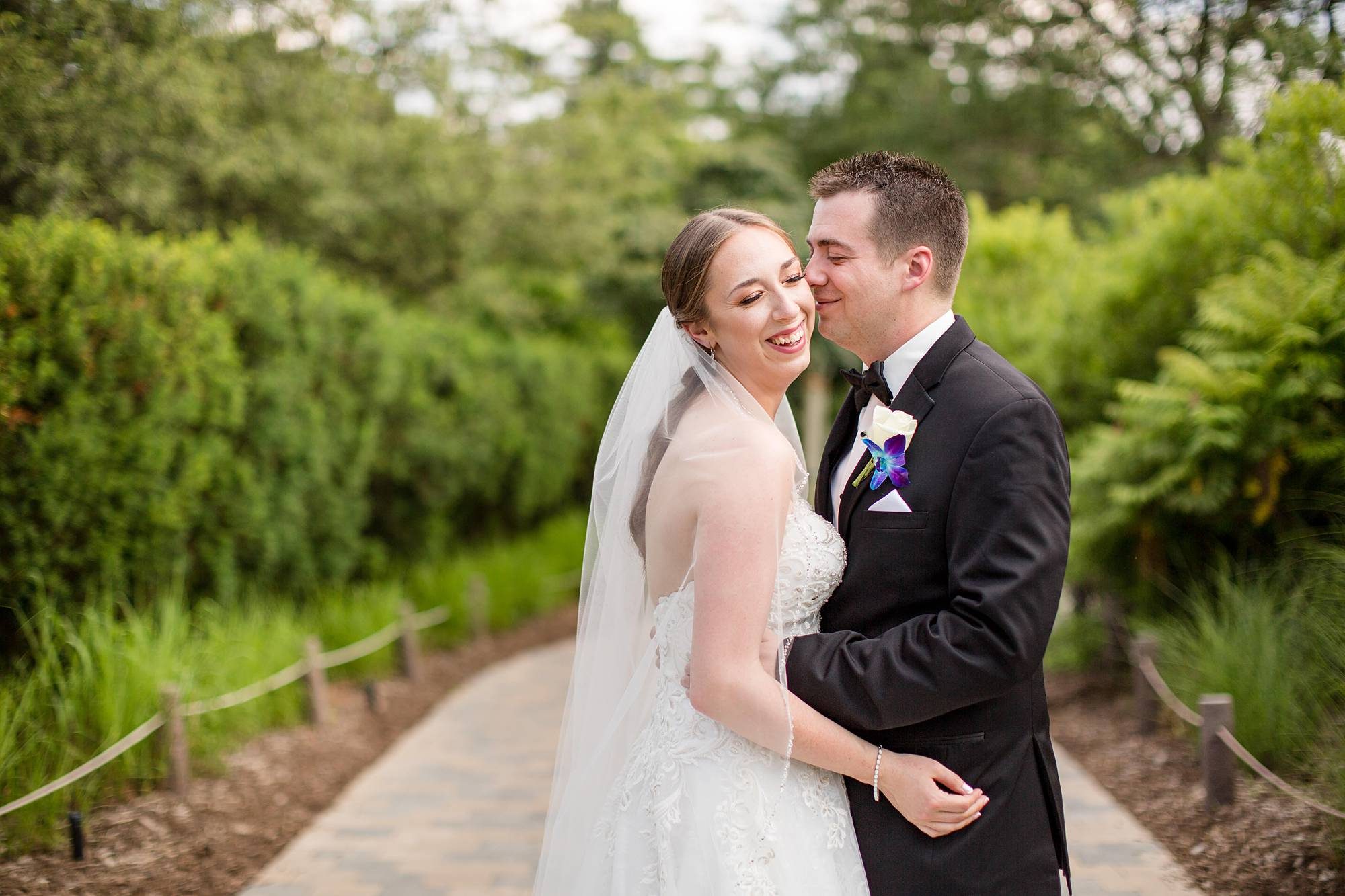 Toledo Zoo outdoor wedding photographs