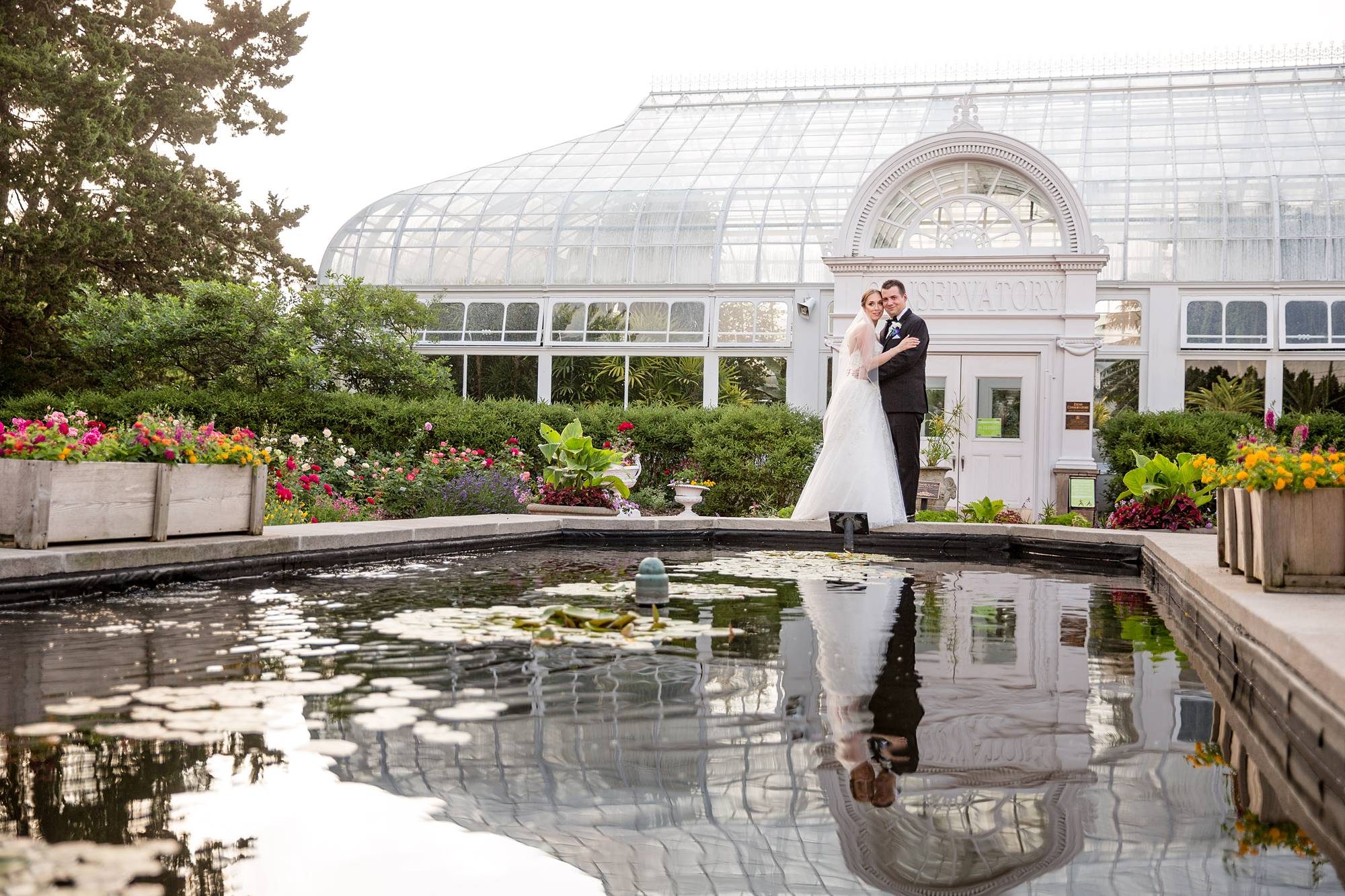 Toledo Zoo outdoor wedding photographs