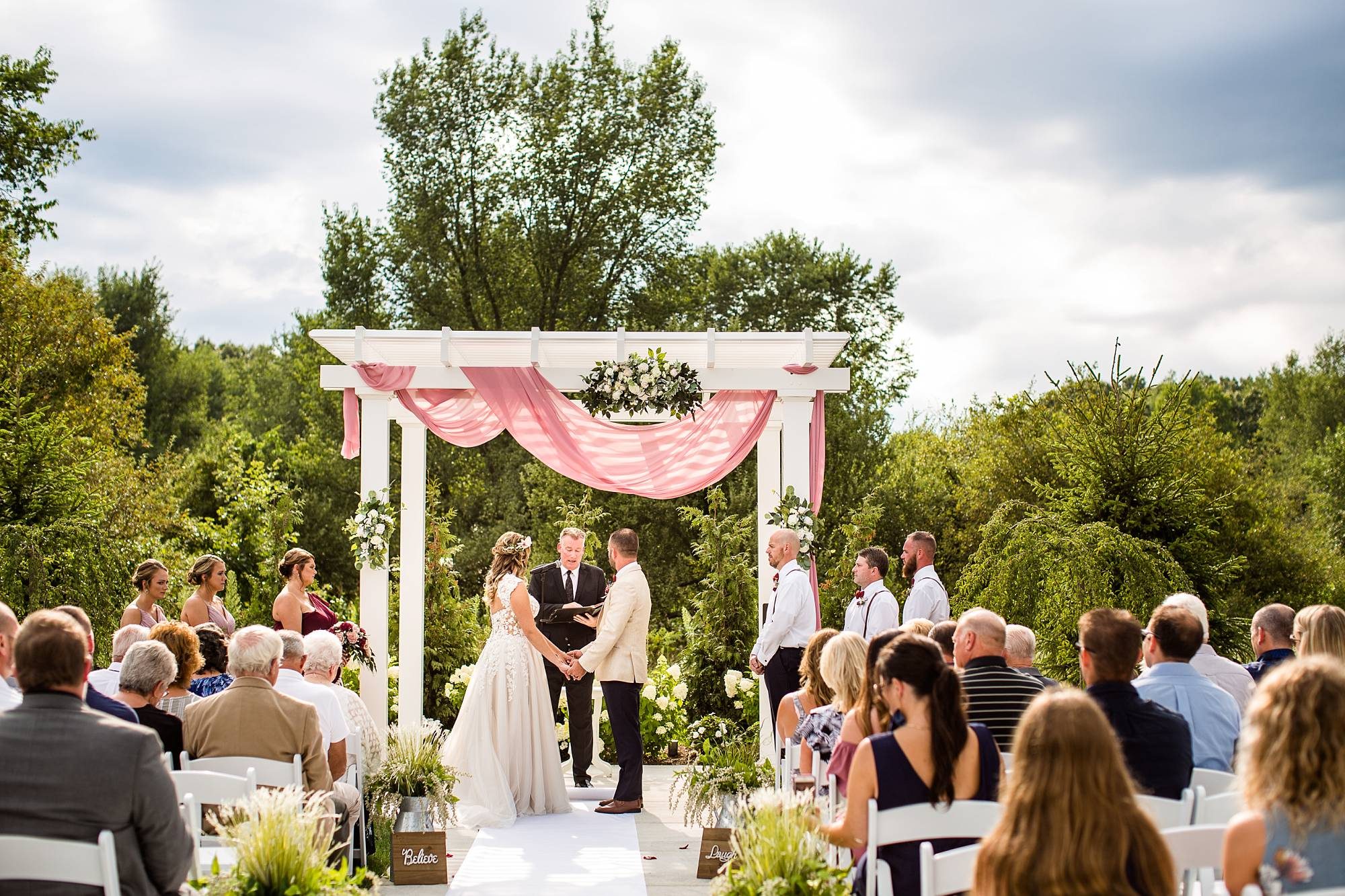 Bay Pointe Woods in Shelbyville, Michigan wedding photographs