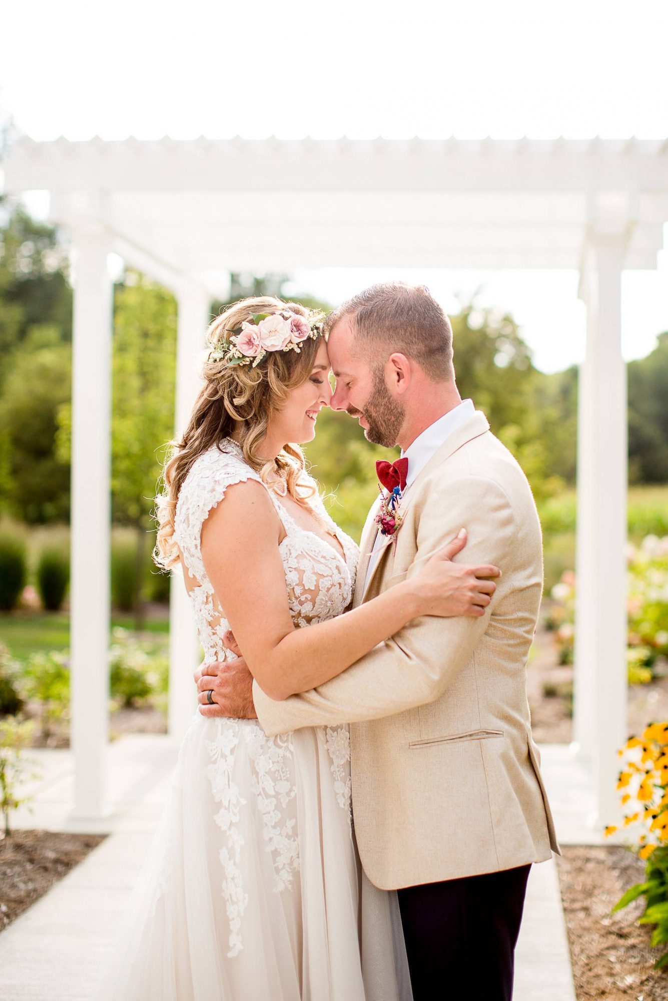 Bay Pointe Woods in Shelbyville, Michigan wedding photographs