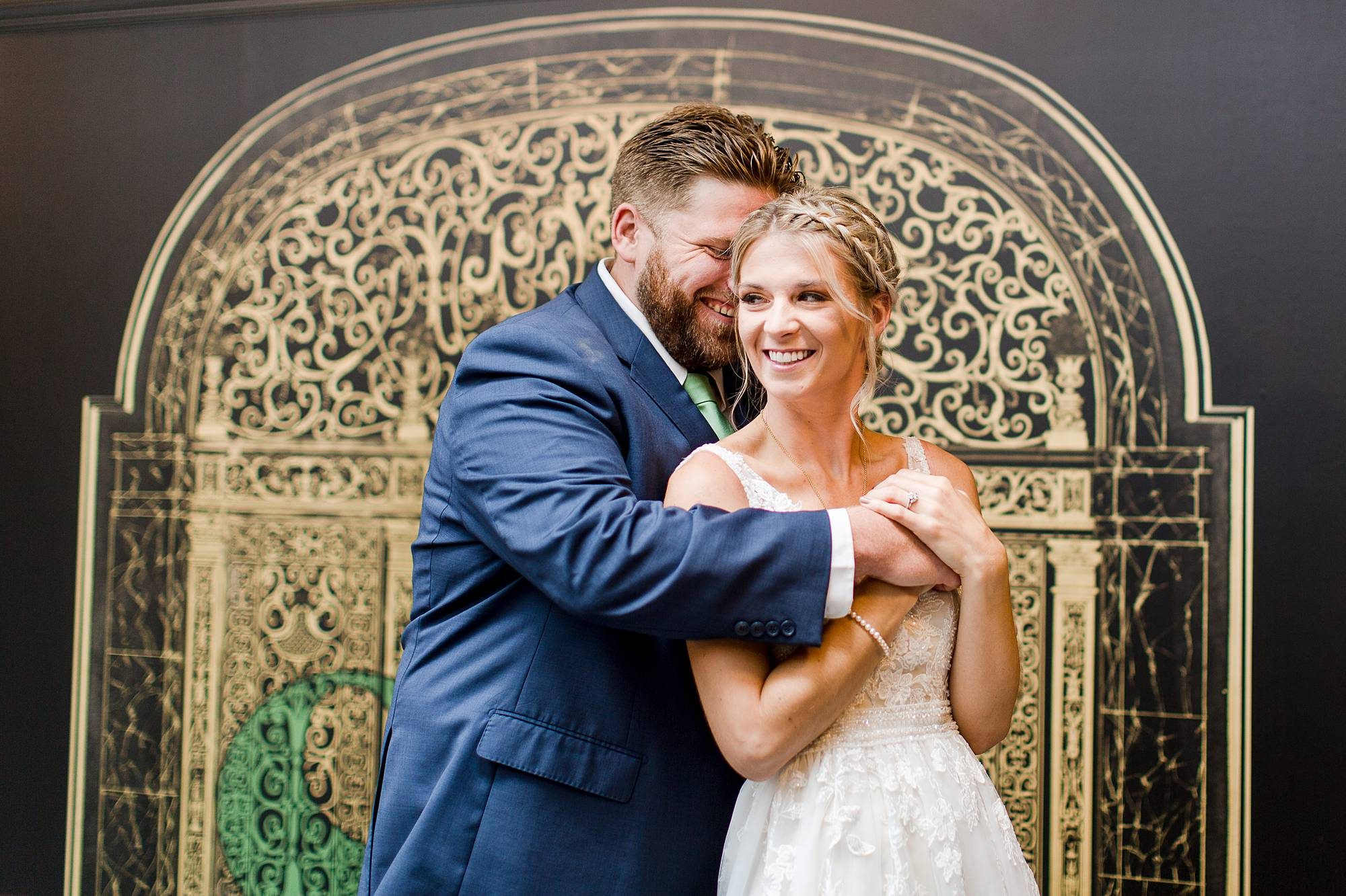 Detroit wedding photographs at the Farwell building