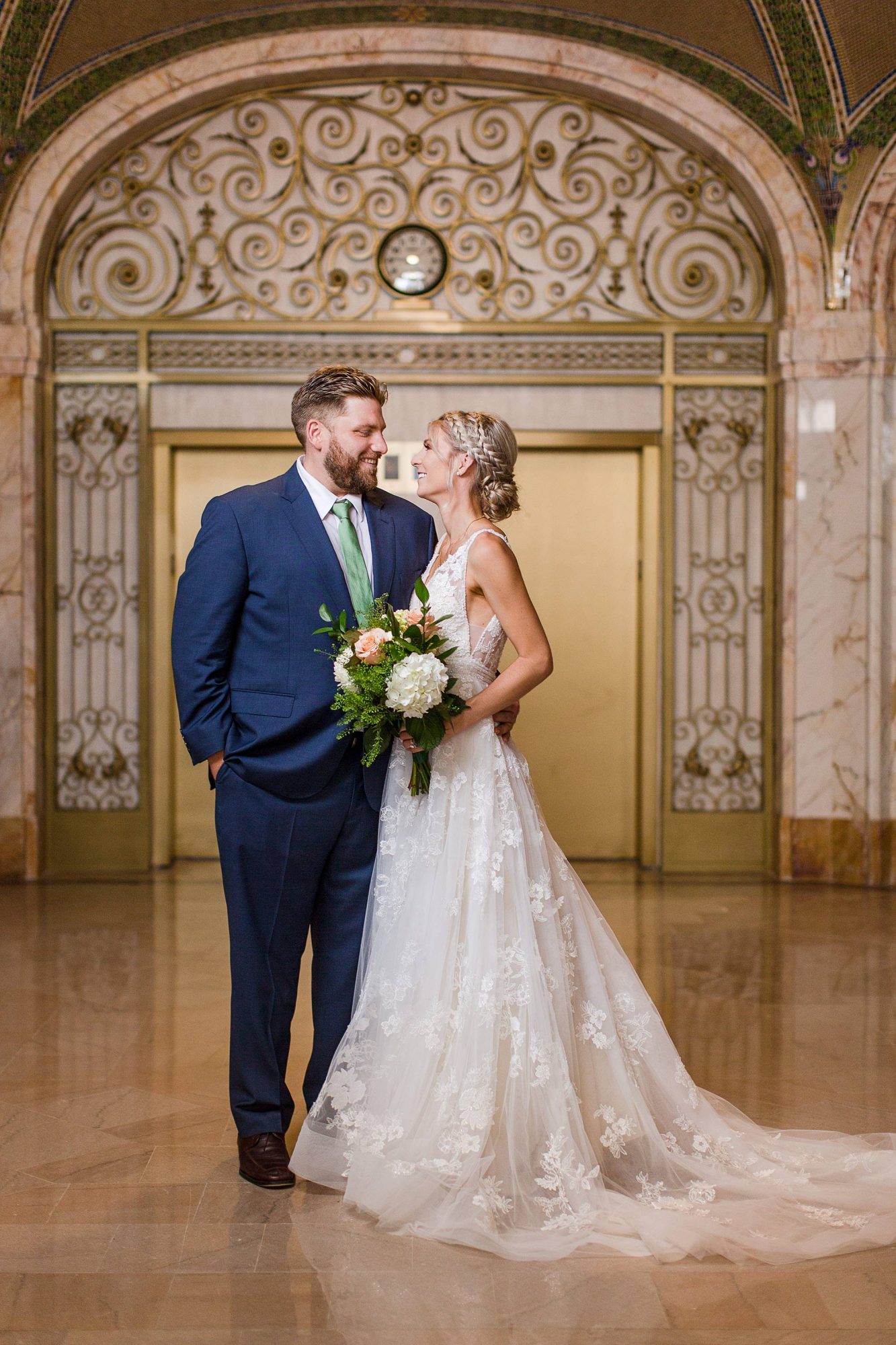 Detroit wedding photographs at the Farwell building