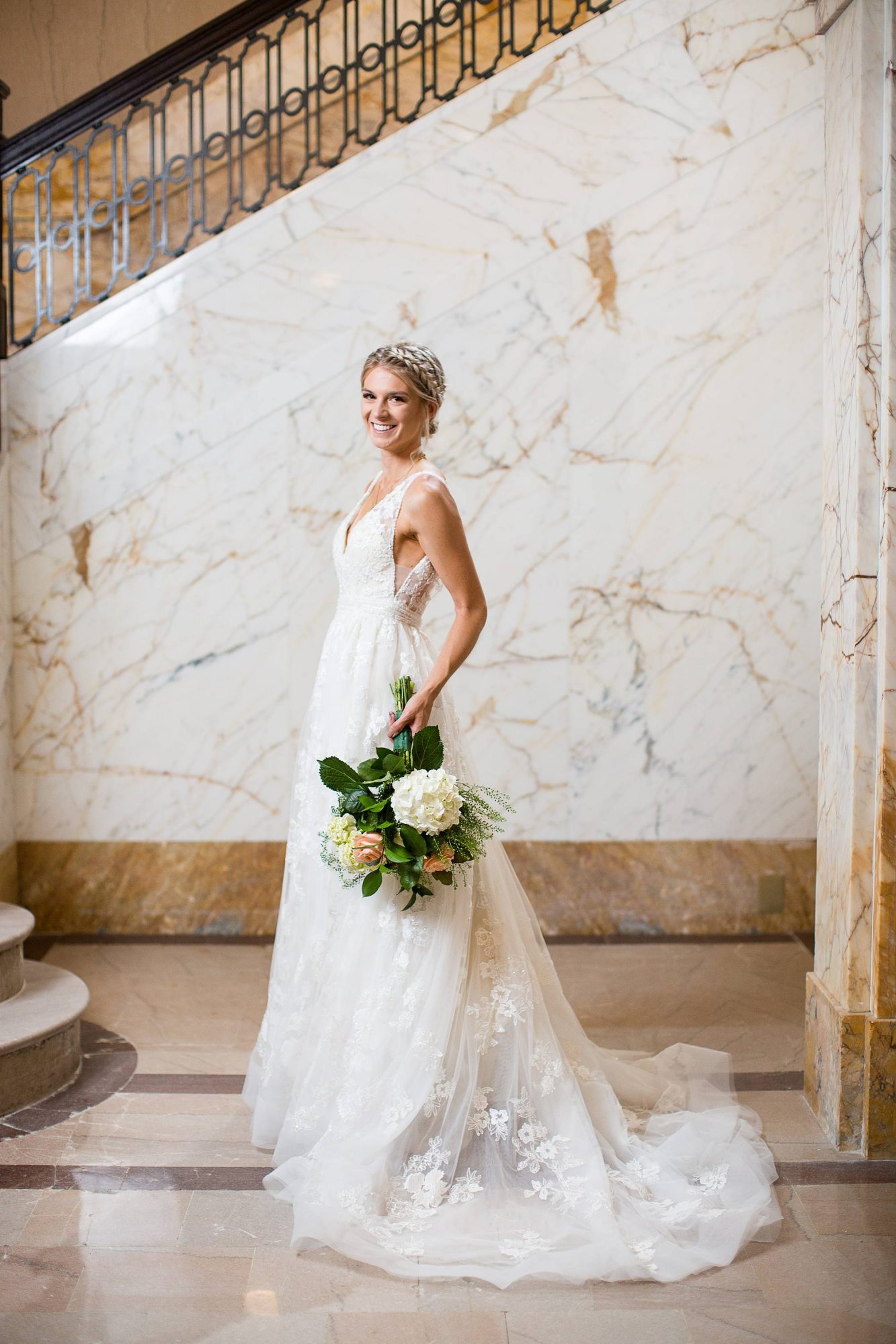 Detroit wedding photographs at the Farwell building