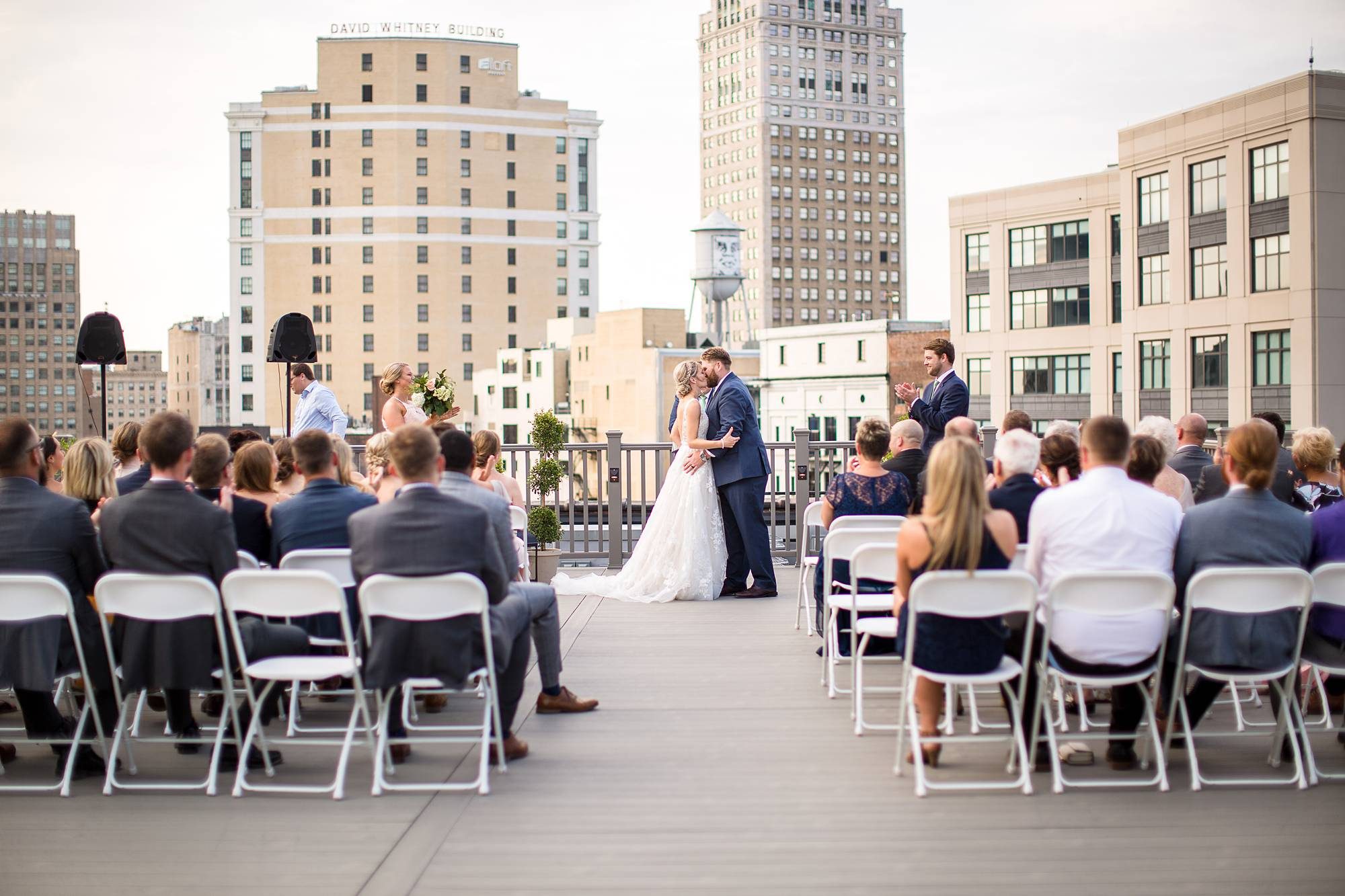 Detroit wedding photographs at the Farwell building