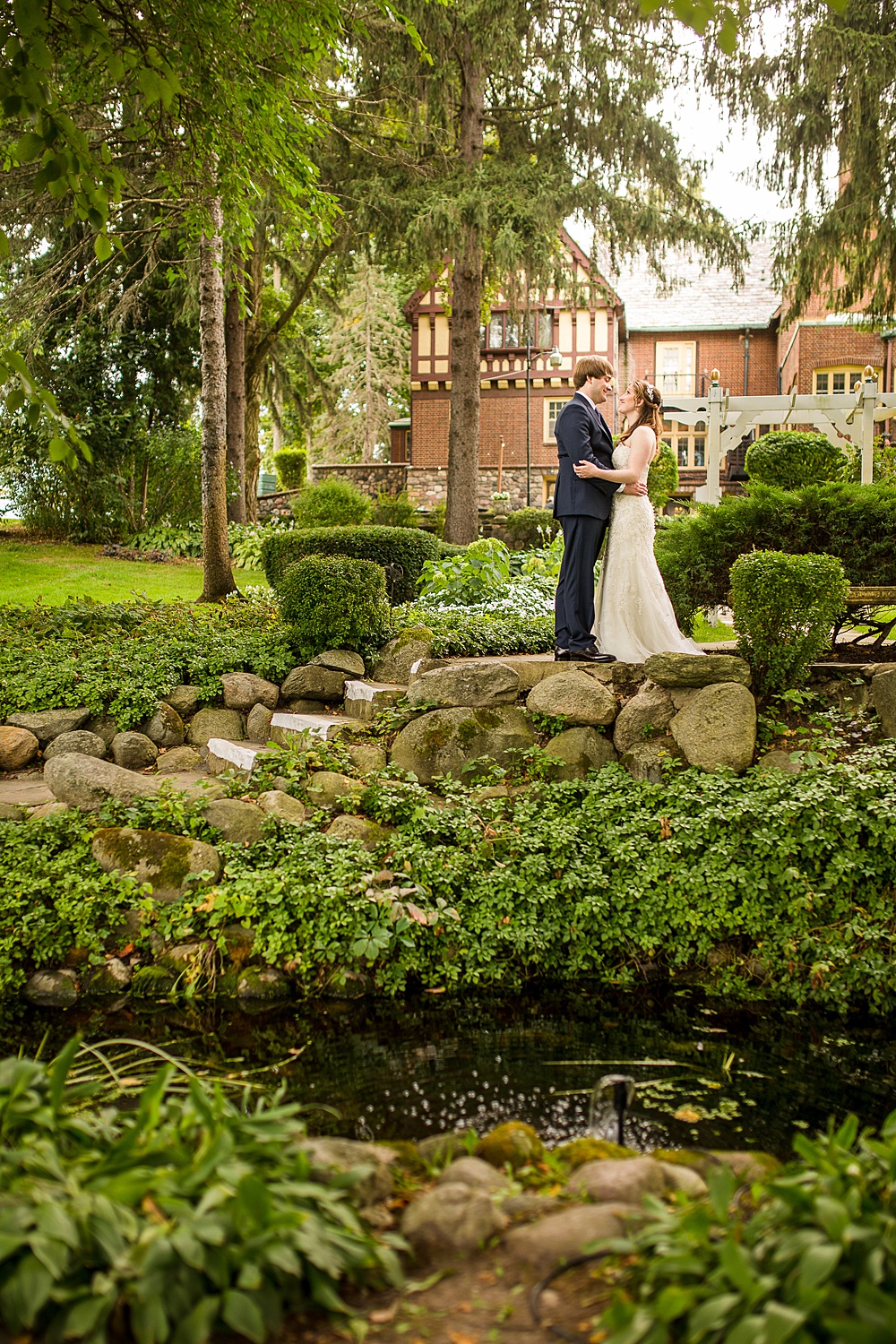 Wedding photographs in the gardens at the English Inn, Eaton Rapids