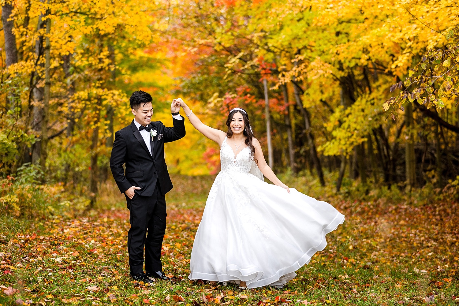 Rainy fall Wedding photographs at Northfork Estate in Eaton Rapids, Michigan